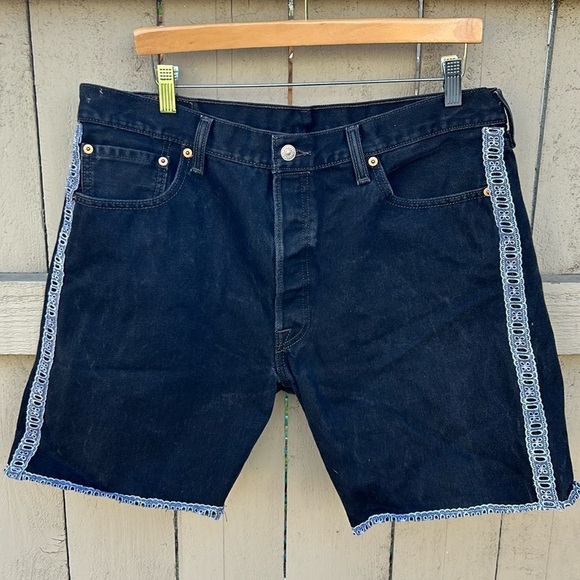 Levi's 501 Shorts Embroidered with Lace and Daisy Flower Details Custom Sz 36 - Picture 1 of 7
